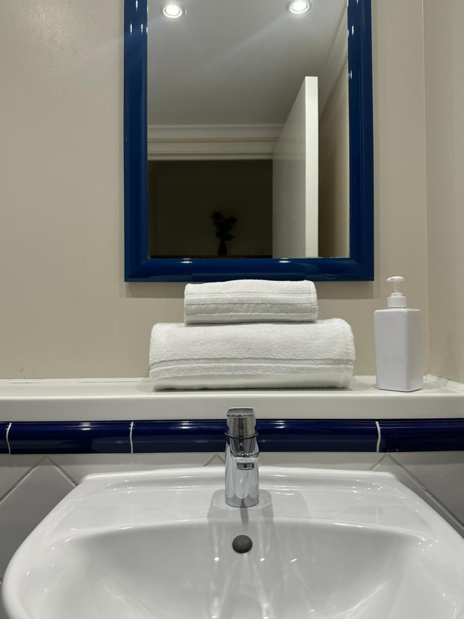 Go2 Glasgow Cumbernauld Hotel - Free Parking And Pet Friendly Esterno foto