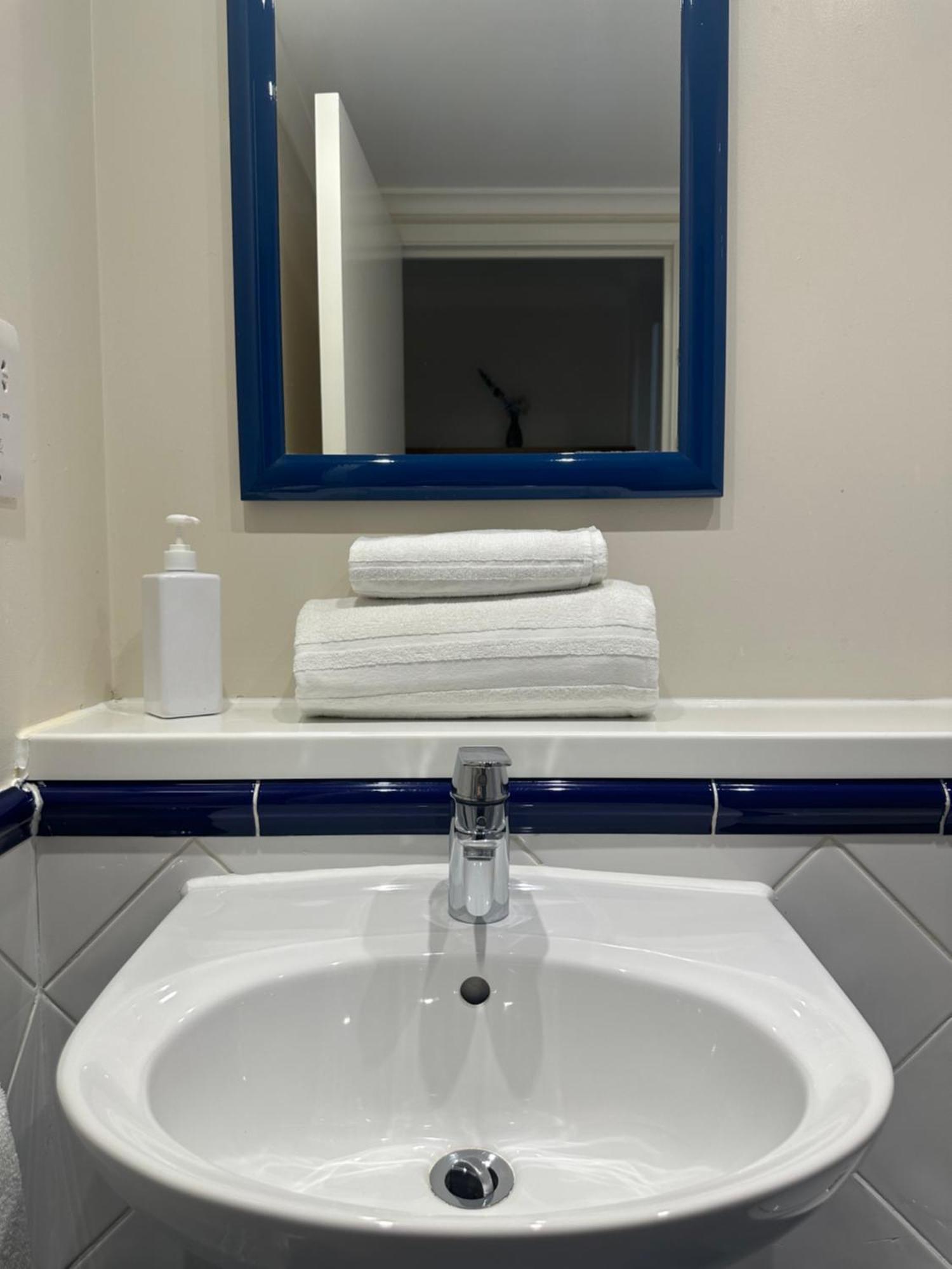 Go2 Glasgow Cumbernauld Hotel - Free Parking And Pet Friendly Esterno foto