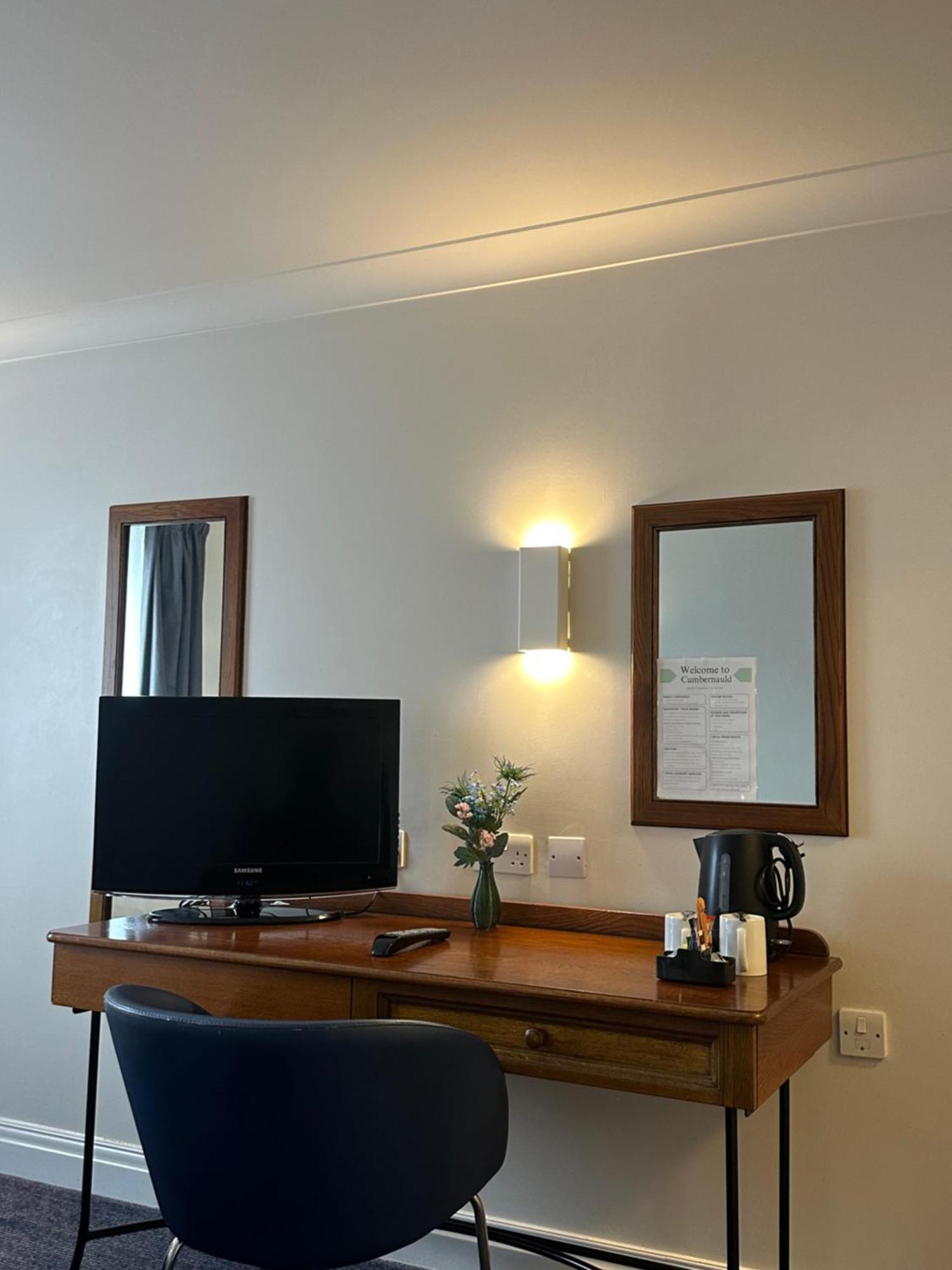 Go2 Glasgow Cumbernauld Hotel - Free Parking And Pet Friendly Esterno foto
